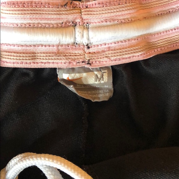 Nike Women’s Shorts - Picture 4 of 4